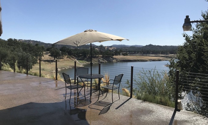 Paso Robles House | Beautiful Lakefront Home with Private Dock and Spa Access
