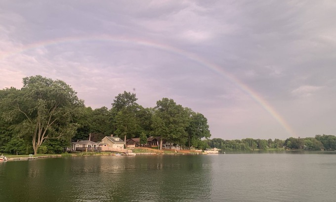 Paw Paw House | Scenic Lake Front House in Southwest Michigan with Pontoon