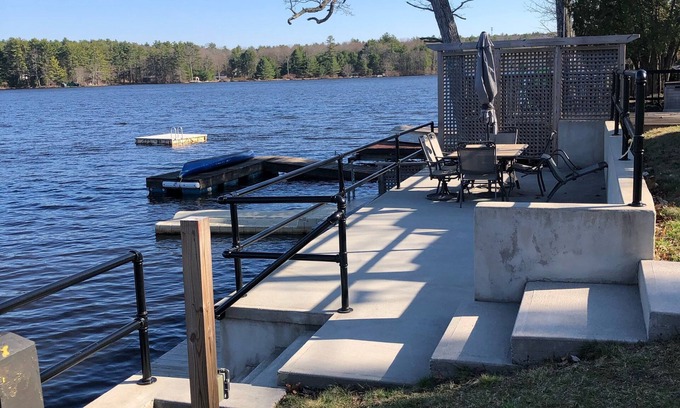 Town of Lumberland House | Beautiful Lakefront House with Private Dock & Spa Amenities