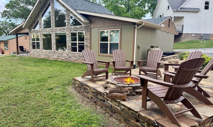 Shell Knob House | Experience No Bad Days Cabin: Lakefront Retreat with Pool