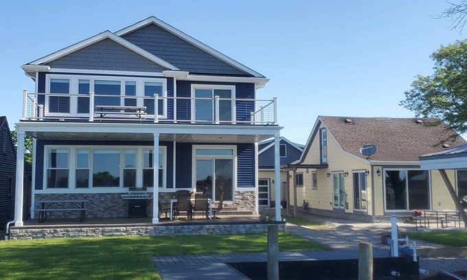 Anchorville House | Prime Lakefront Retreat Near Cabana Blues Resort with Hot Tub