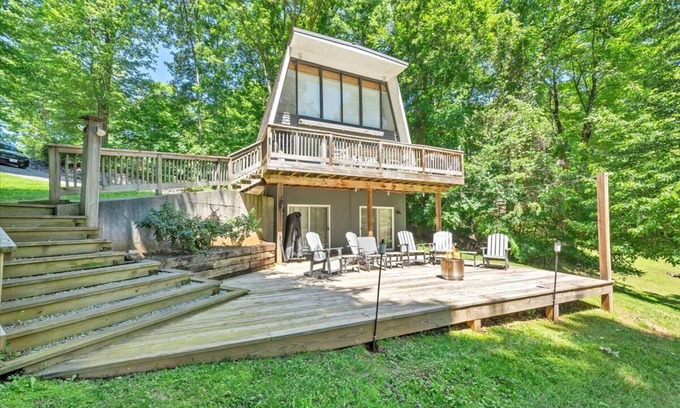 Moneta House | Experience Lakefront Bliss at Chez At At with Private Dock