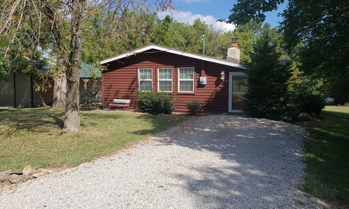 Vassar House | Relaxing Lakefront Escape at Pomona Cabin - Guest Rated 9.8