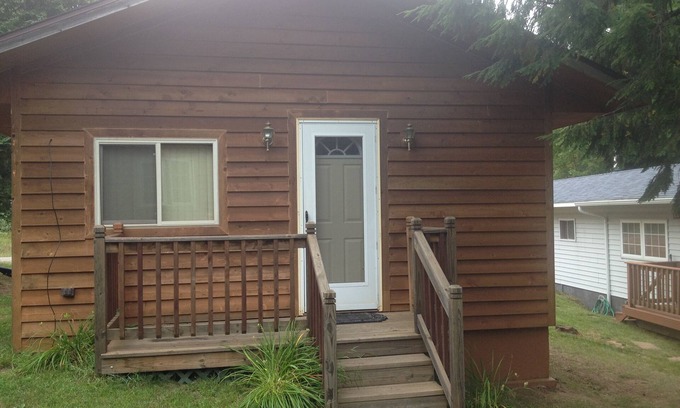 Tomahawk Cottage | Picturesque Lake Front Studio Cottage - Book Your Escape Now