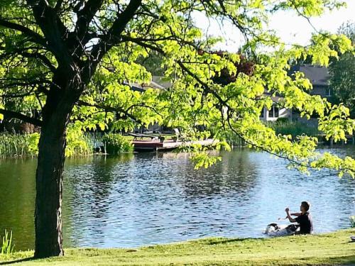 Boise House | Lake Front Studio with Kayaks & Bikes - Guest Rated 9.9/10