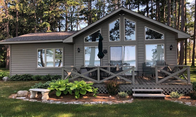 Lewiston House | Kid-Friendly Lakefront Summer Retreat with Spa and Pool
