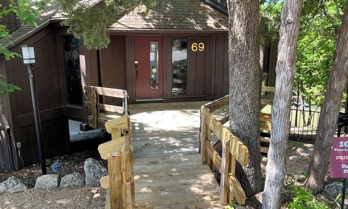 Lake Ozark Villa | Elegance by the Lake: Pet-Friendly Retreat with Private Deck