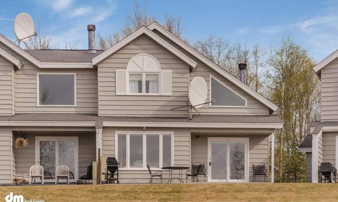 Wasilla Condo | Scenic Lake Front Retreat with Spa and Magnificent Views