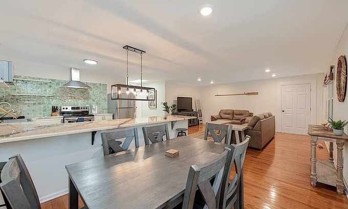 Bracey House | Pet-Friendly Lake Gaston Retreat with Kayak and Game Room