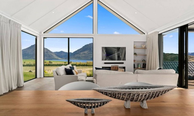 Jacks Point House | Guest Rated 10/10: Lakeside Luxe at Jack's Point
