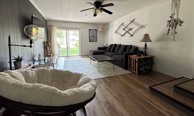 Como Cottage | Charming Lake Geneva Cottage with Beach Access & Pool
