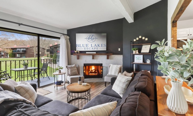 Lake Geneva Condo | Inviting Getaway at Lake Geneva with Pool & Spa Amenities