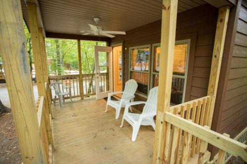 Warrensburg Resort | Pet-Friendly Lake George Escape with Ocean View & Pool
