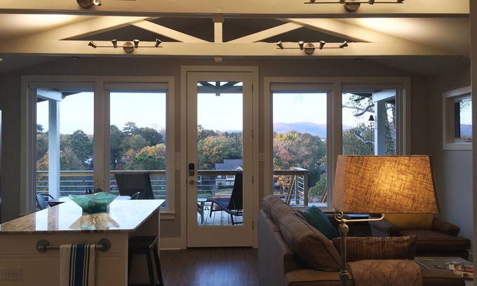 Mid America Cabin | Lake Hamilton Cottage: Unmatched Mountain Views & Amenities