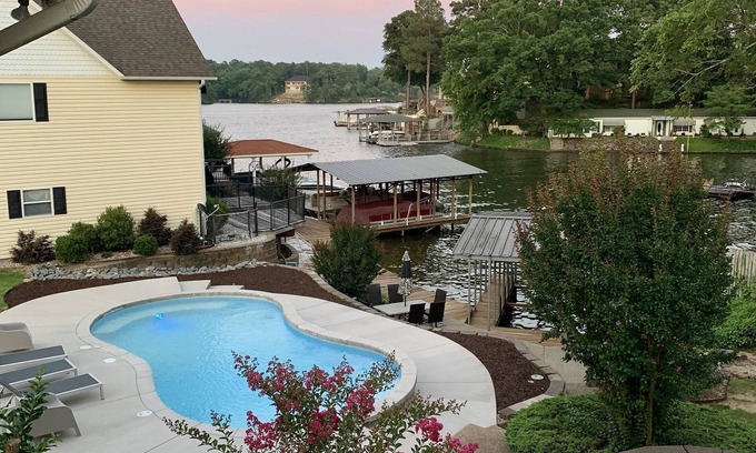 Rockwell House | Lake Hamilton Retreat with Spa, Pool & Lake Views