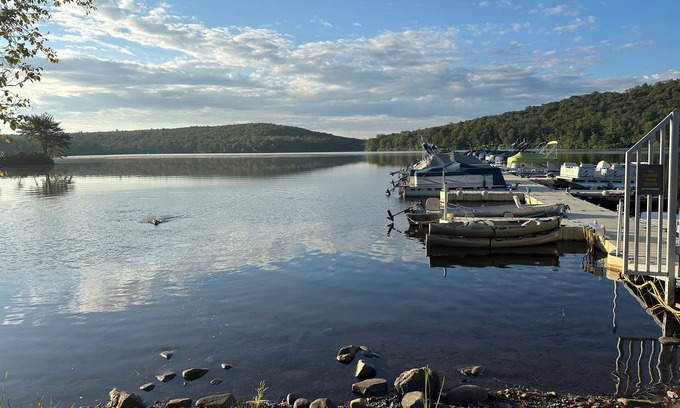 Lake Harmony Estates House | Scenic Lake Harmony Townhome with Ski Slope Views