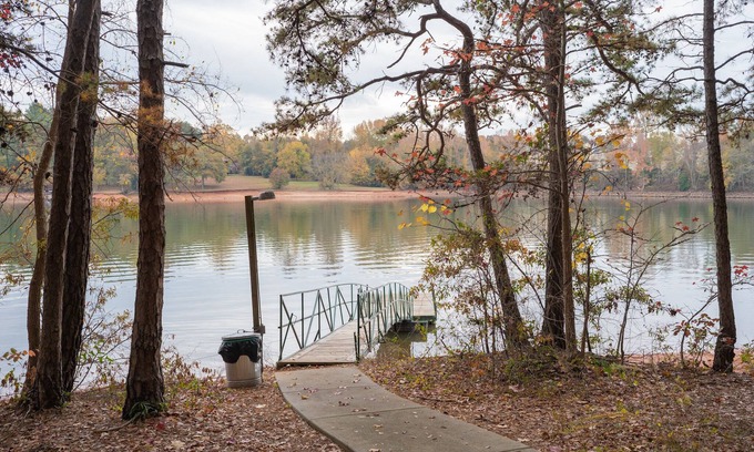 Northlake Condo | Relaxing Lake Hartwell Retreat with Pool and Breakfast Included