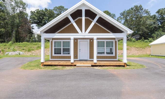 Townville House | Relaxing Lake Hartwell Cabins Near Clemson & Green Pond