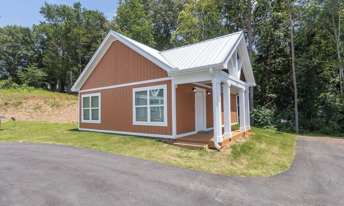 Townville Cabin | Relaxing Lake Hartwell Cabins Near Clemson & Green Pond Landing