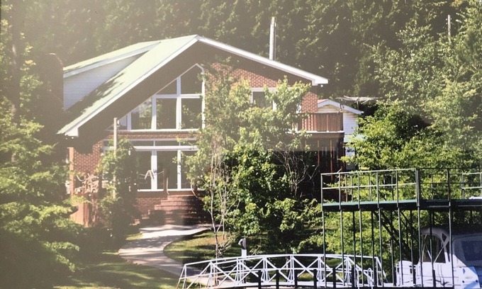 Reed Creek House | Lake Hartwell House: Ideal Location with Pool and Spa