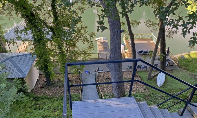 McQueeney House | Lake Haus on McQueeney: Guest Rated 10/10 with Lake Views
