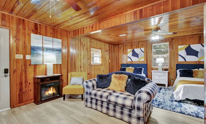 Piney Cottage | Cozy Lake Haven Cottage with Scenic Views and Great Amenities