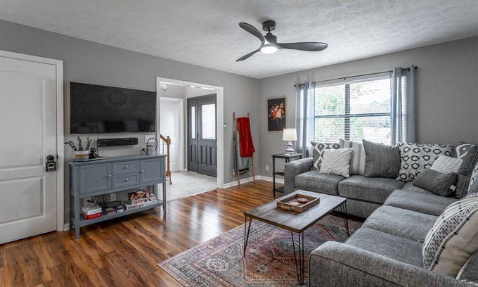 Trenton House | Lake Hills Landing: Pet-Friendly Retreat with Fire Pit & Grill