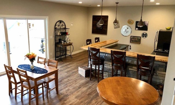 Audubon House | Guest Rated: Lake Home Suite with Breakfast & Kitchen