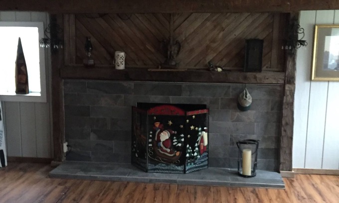 Hartsville House | Waterfront Lake Home: Pet-Friendly Retreat with Deck & Grill