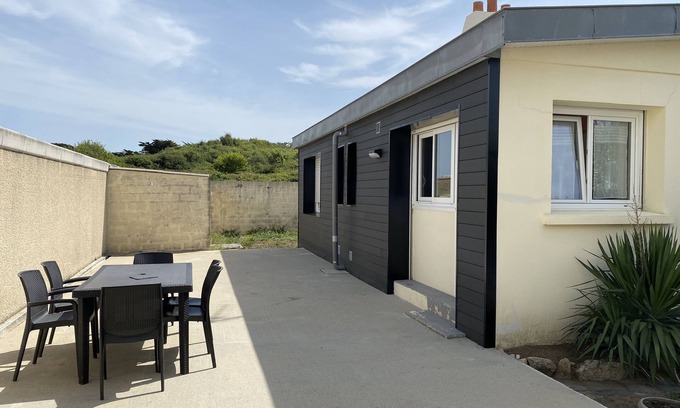 Le Fort Bloque House | Beachside Retreat: Perfect for Families and Pets