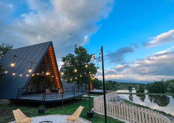 Armenia Apartment | Lake House A Frame: Pet Friendly Retreat with Hot Tub
