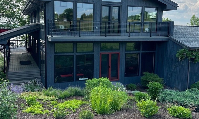 Union Springs House | Lake house on Cayuga Lake 5 minutes from Aurora: dock, lake access, kayaks!