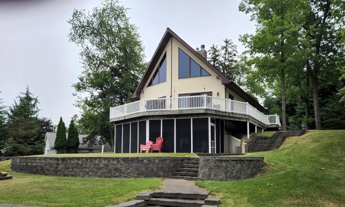 Coldwater House | Scenic Lake House Rental with Optional Pontoon Access