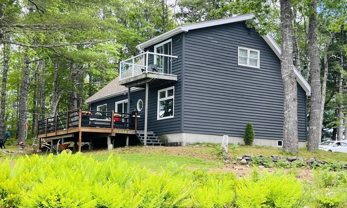 Lower Ohio House | Pet-Friendly Lake House Retreat with Breakfast Included