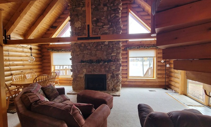 Stratford House | Tranquil Lake House Retreat on Eau Pleine Flowage