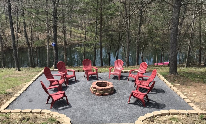 Hedgesville House | Relaxing Lake House with Pool and King Bed - Pets Welcome!