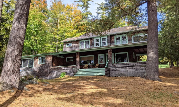 Glenburnie House | Prime Lake House with Private Dock on Northern Lake George