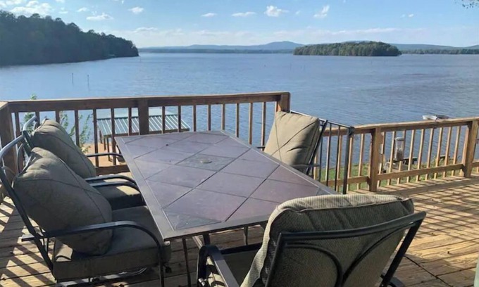 Perryville House | Experience a Lake House with Breathtaking Views & Hot Tub