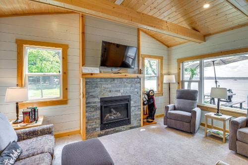 Nisswa House | Scenic Cabin on Lake Hubert with Private Deck & Boat Dock