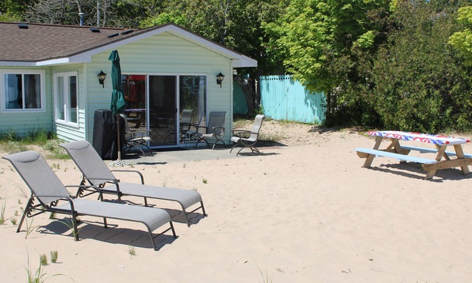 Greenbush Cottage | Lake Huron Cottage with Private Beach – Guest Rated 10/10