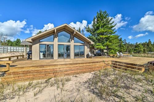 De Tour Village House | Beachfront Retreat at Lake Huron - Family-Friendly Getaway