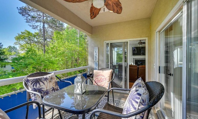 Salem Apartment | Lake Keowee Condo with Balcony & Poolside Relaxation