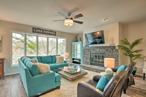 Salem Apartment | Waterfront Lake Keowee Resort Condo with Pool & Balcony
