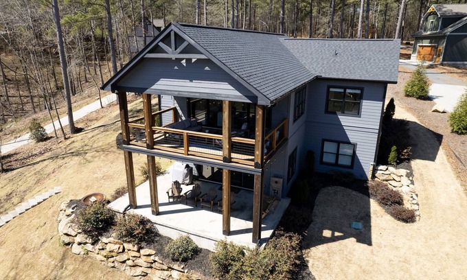 West Union House | Waterfront Retreat at Lake Keowee with Ocean Views & Kitchen