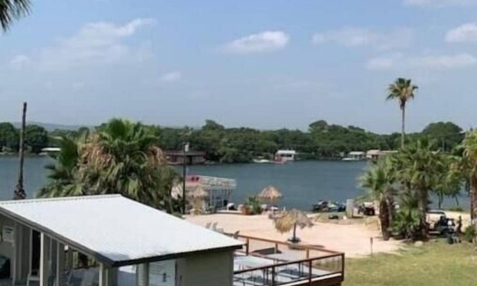 Granite Shoals Condo | Scenic Lake LBJ Condo with Pool and Ocean Views