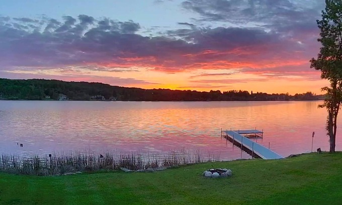 Lake Leelanau House | Lake Leelanau Waterfront Retreat: 10 Min to Beaches & Views