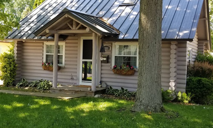 Fort Gratiot Cottage | Experience Lake Life: Cabin Comfort with Oceanfront Views