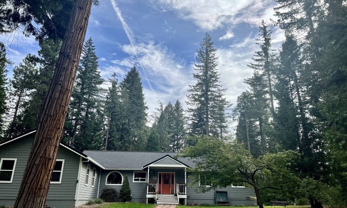 Mount Shasta House | Experience Lake Life Bliss with Pool & Spa Amenities