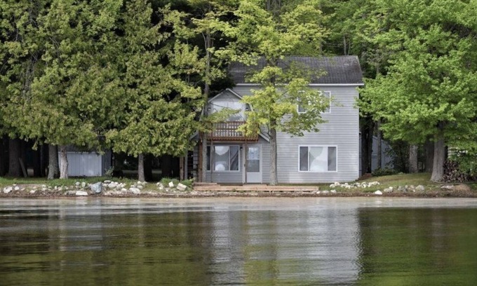 Baldwin House | Experience Lake Life with Outdoor Adventures Awaiting You!