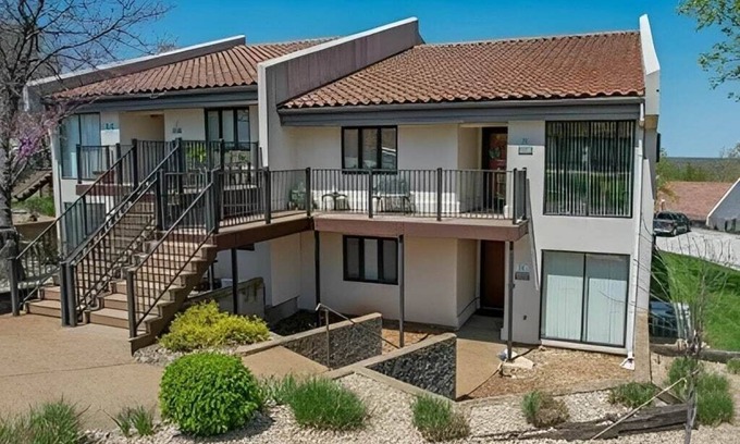 Lake Ozark Condo | Lake-Life Condo: Family-Friendly Retreat Near Attractions